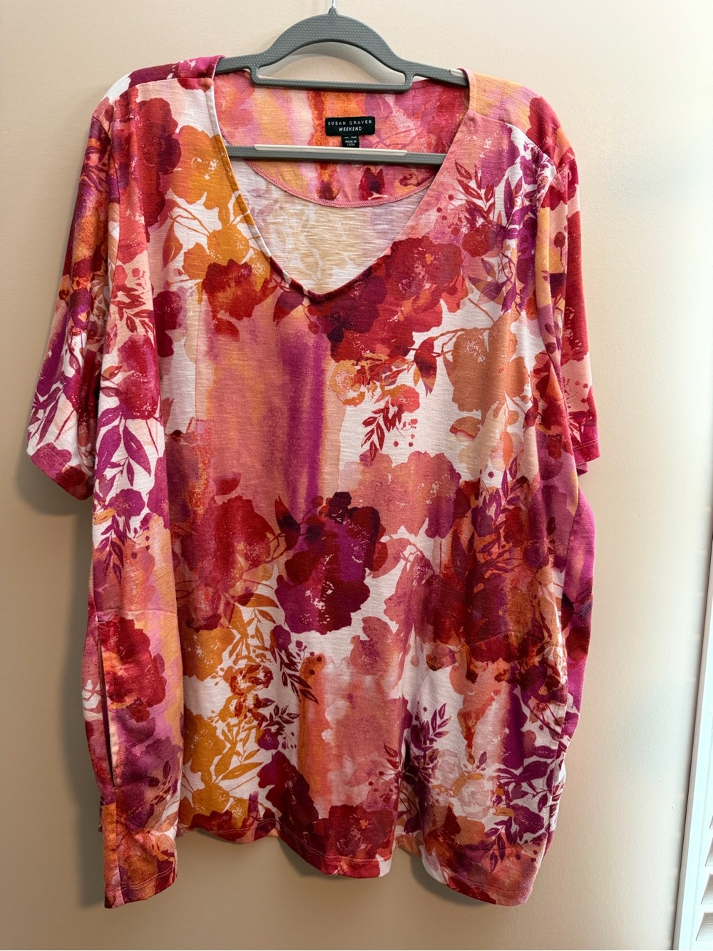 Susan Graver Pink Orange Floral V‑Neck Short Sleeve Top